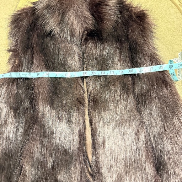 Members Only Women's Brown Open Front Faux Fur Vest Size M Cozy Boho Retro - Picture 8 of 9